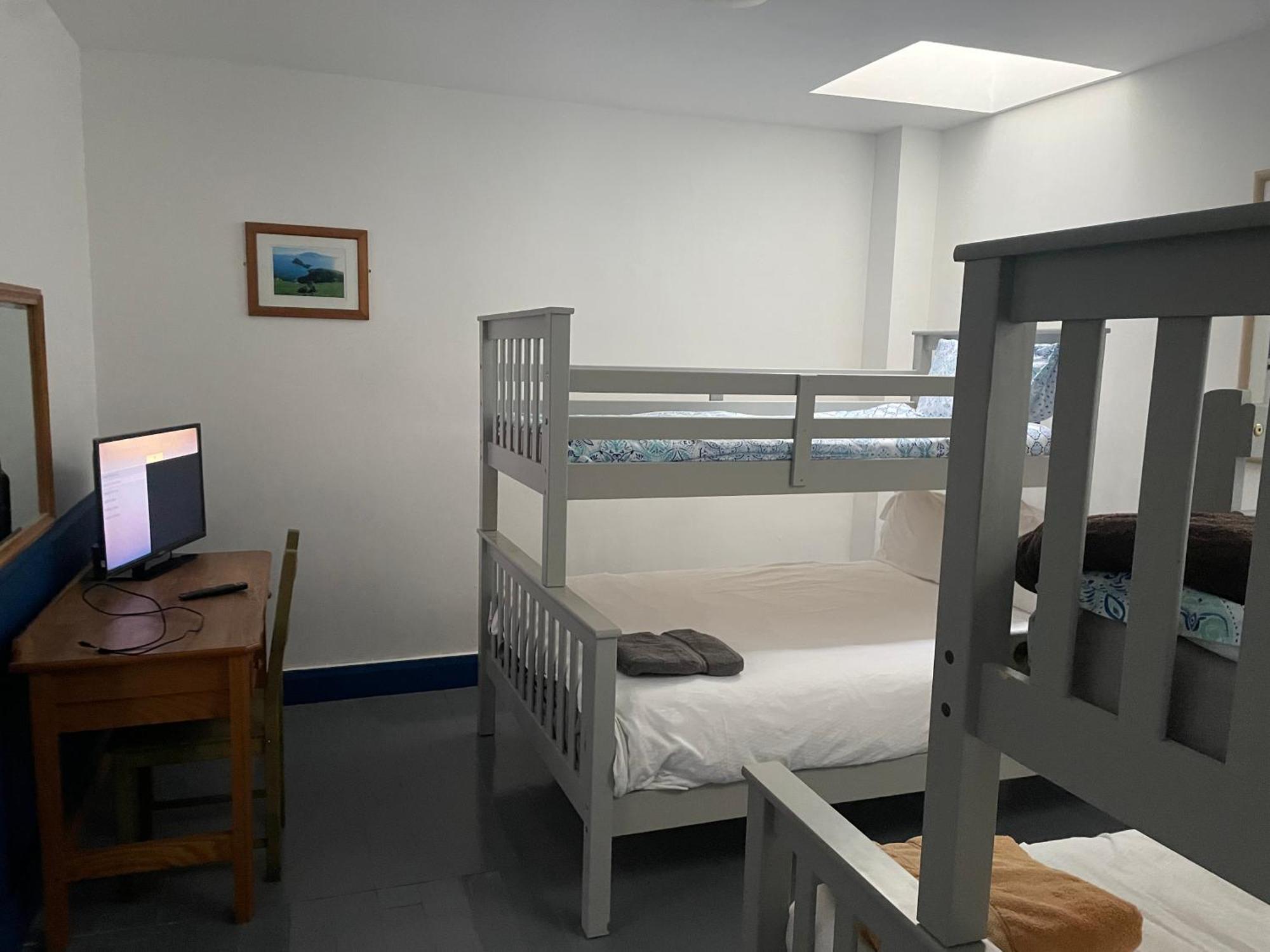 Coastguard Lodge Hostel At Tigh Tp Glaise Bheag Buitenkant foto