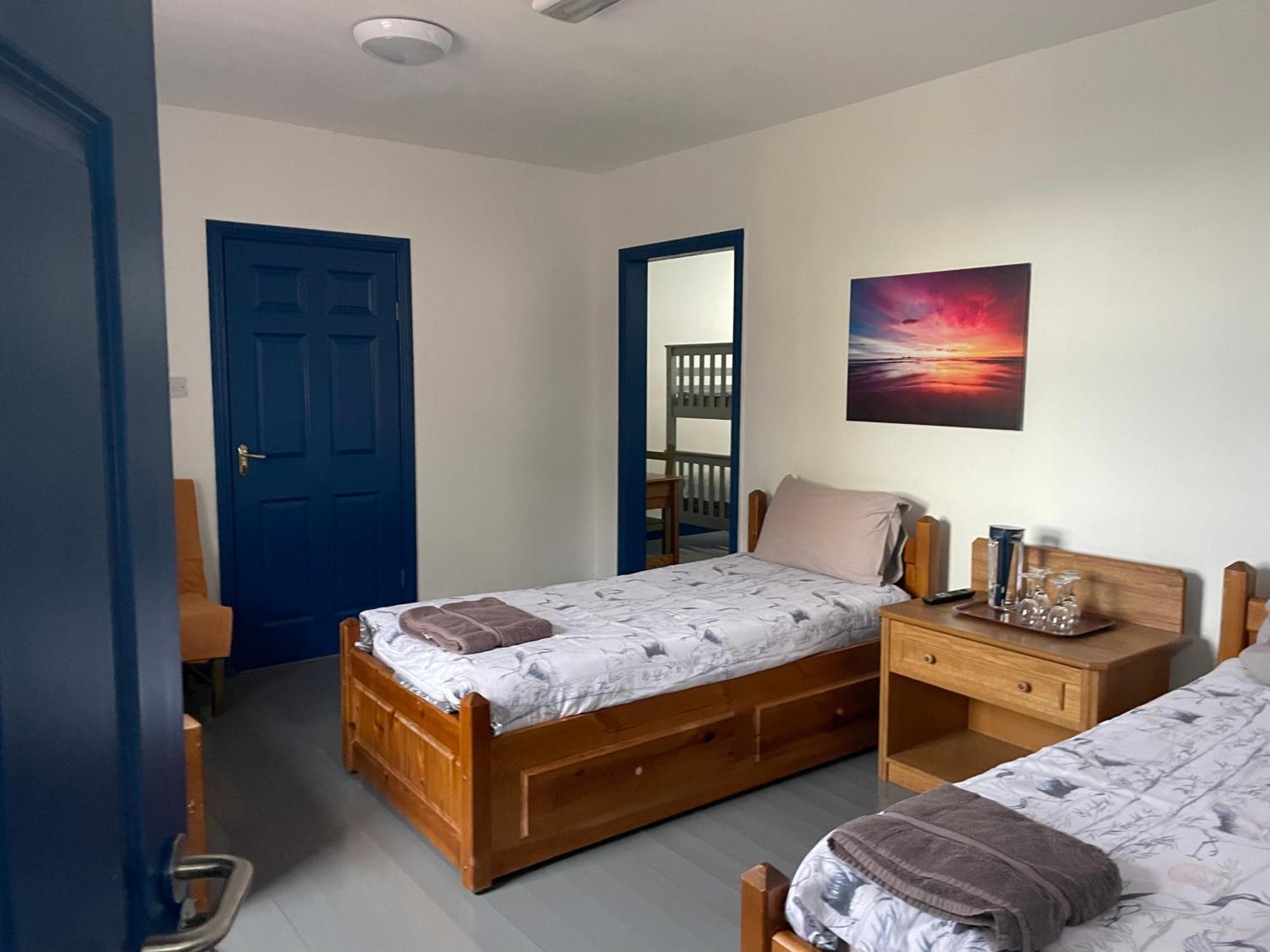 Coastguard Lodge Hostel At Tigh Tp Glaise Bheag Buitenkant foto