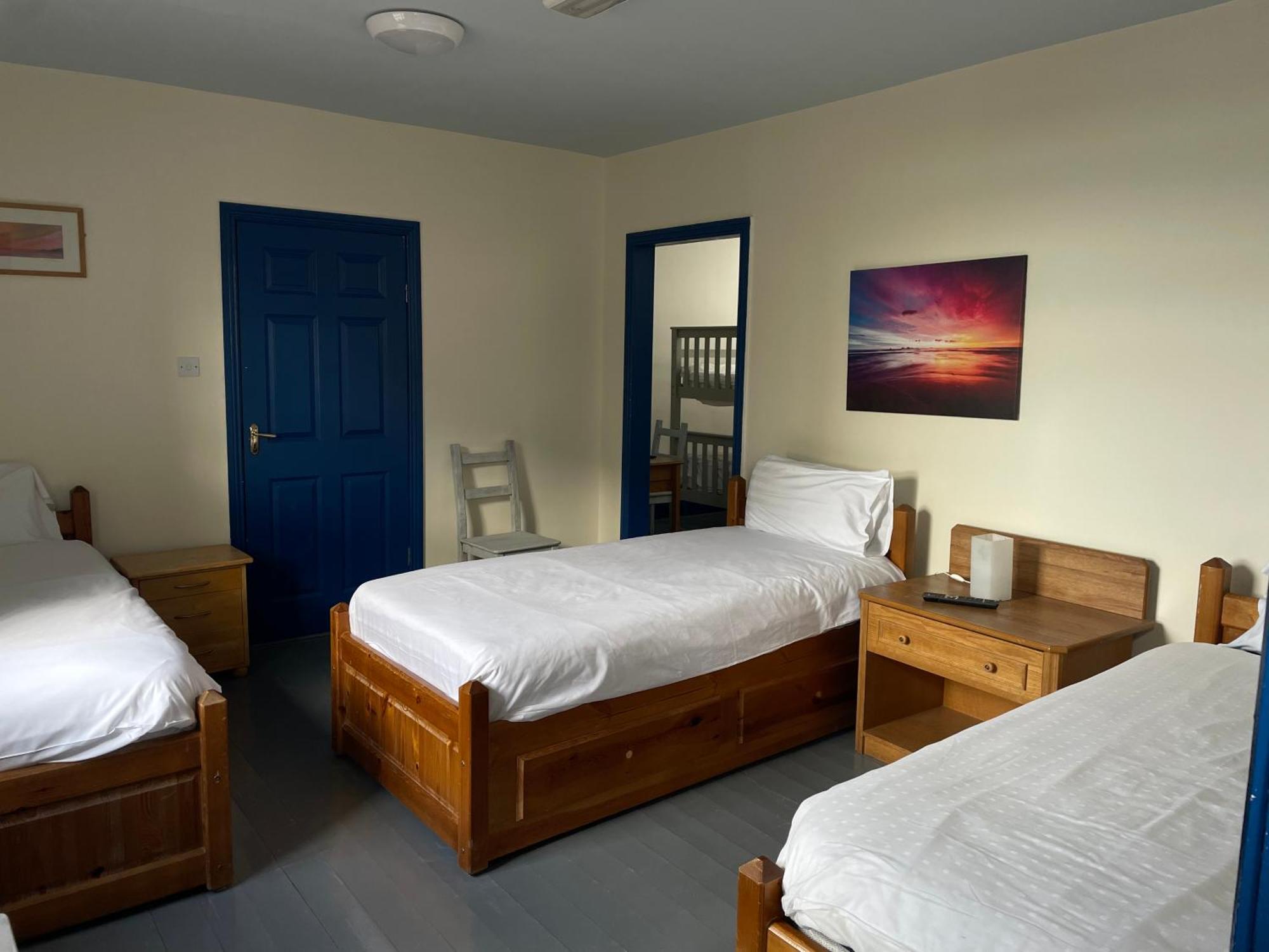Coastguard Lodge Hostel At Tigh Tp Glaise Bheag Buitenkant foto