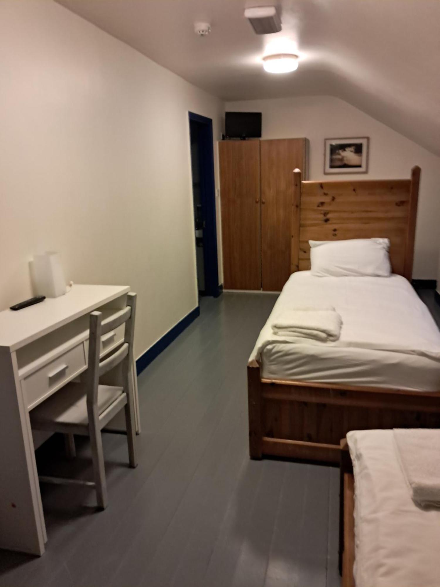 Coastguard Lodge Hostel At Tigh Tp Glaise Bheag Buitenkant foto