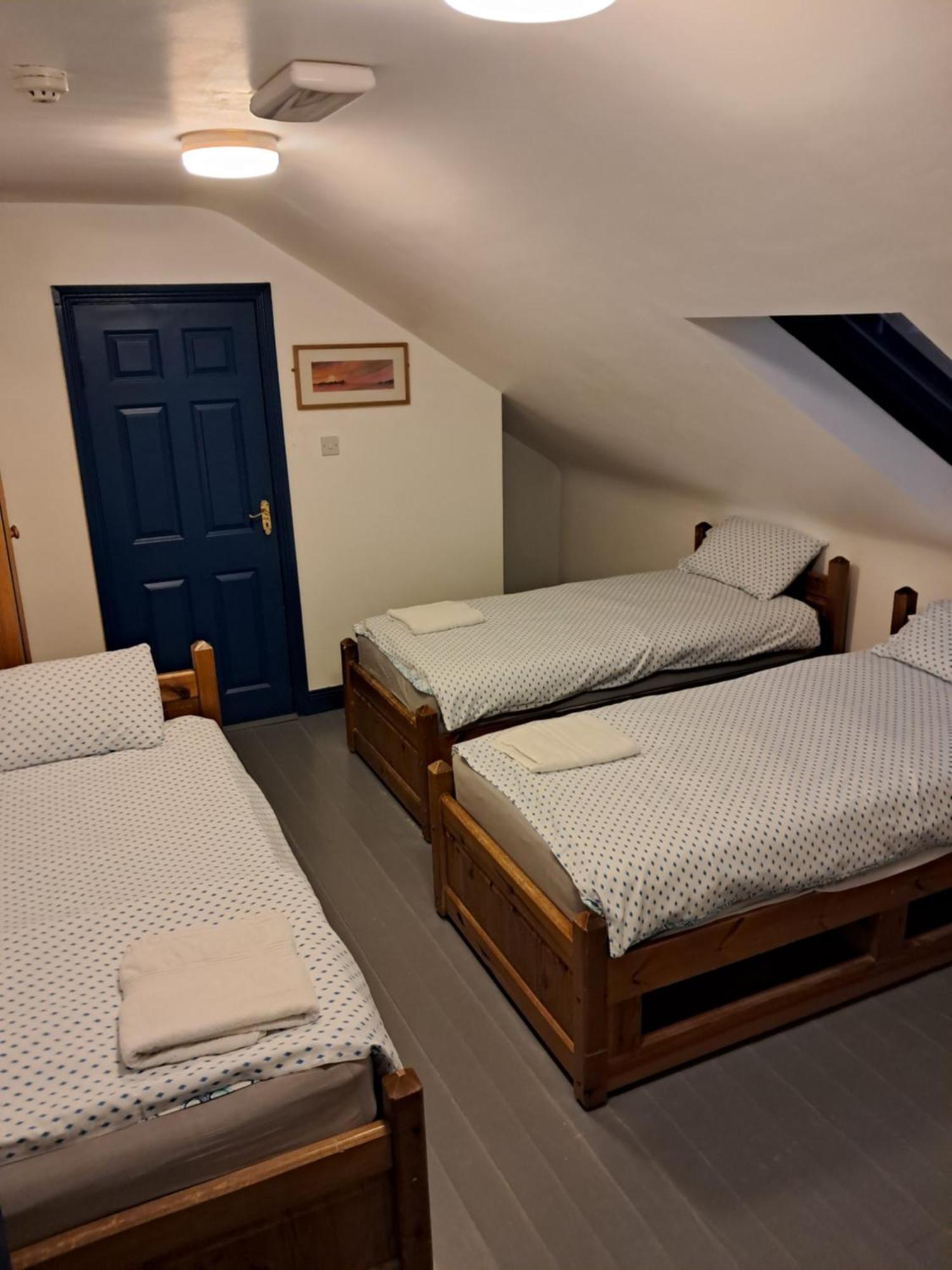 Coastguard Lodge Hostel At Tigh Tp Glaise Bheag Buitenkant foto